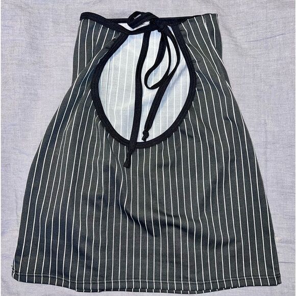 3 FOR $15 🙌🏼 XS/S Black and White Pinstriped Mini Skirt Open Cut Out Back Sexy - Picture 2 of 2